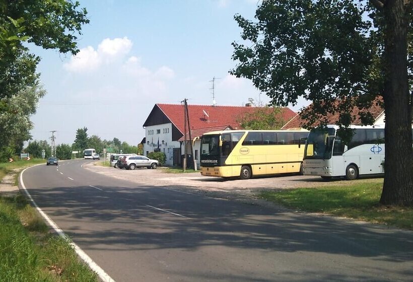 Forró Fogadó & Bauer Bistro