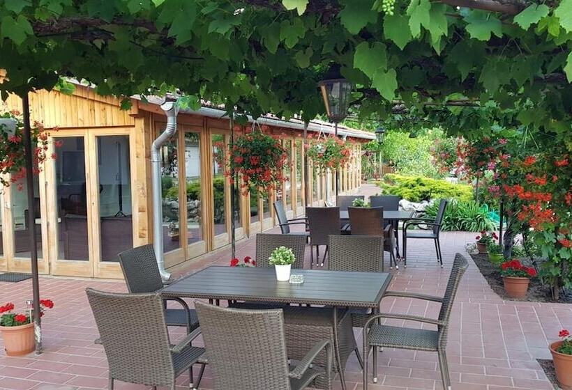 Forró Fogadó & Bauer Bistro