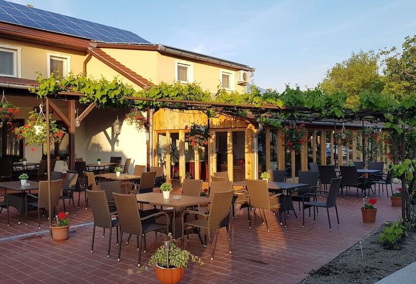 Forró Fogadó & Bauer Bistro