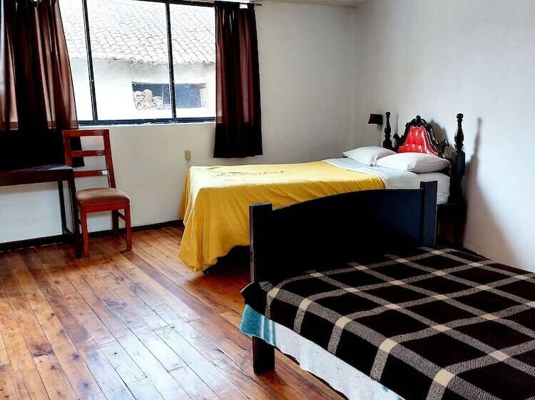 Hostal La Guayunga   Hostel
