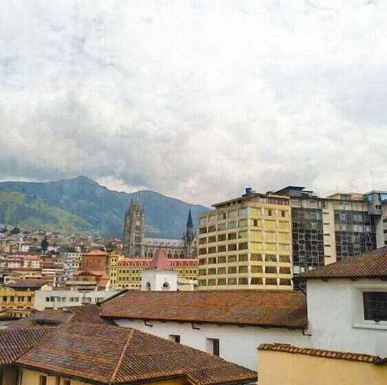 Hostal La Guayunga   Hostel