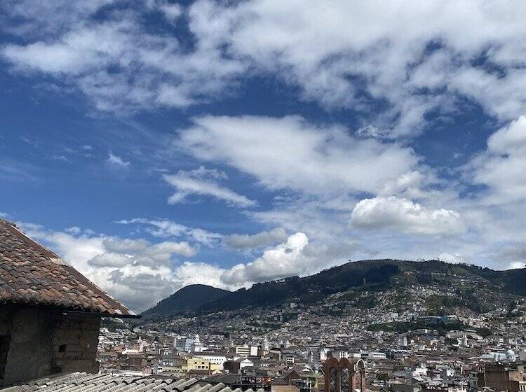 Hostal La Guayunga   Hostel
