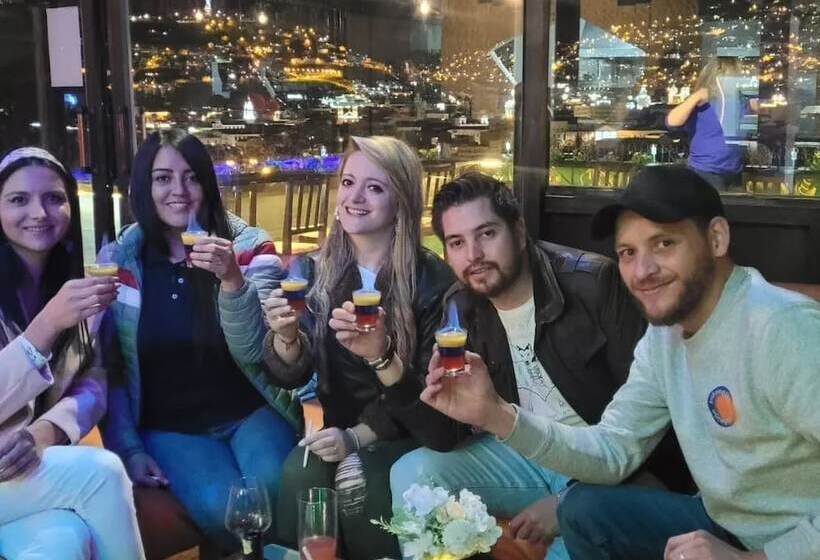 Hostal La Guayunga   Hostel