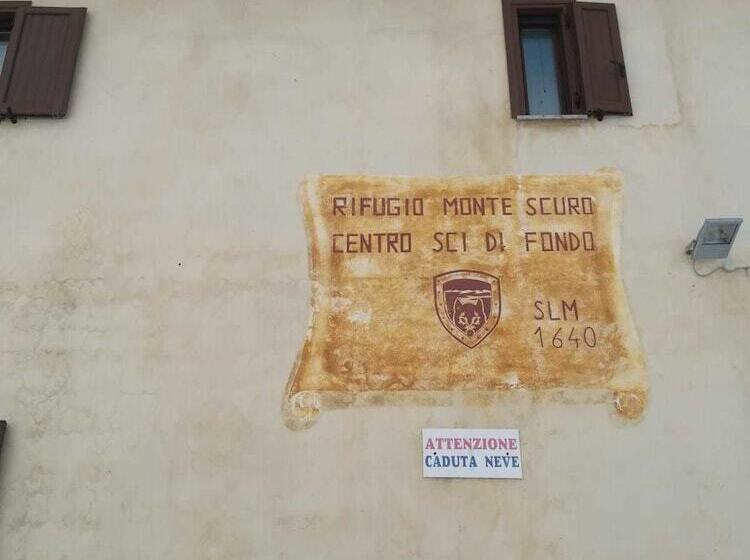 פונדק Ristorante Albergo Rifugio Montescuro