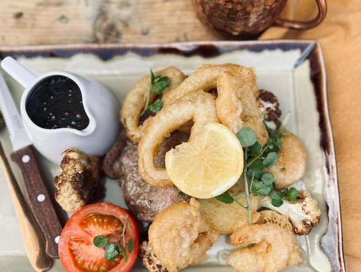 Хостел The Wheatsheaf Pub, Kitchen & Rooms