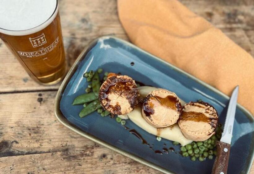 Хостел The Wheatsheaf Pub, Kitchen & Rooms