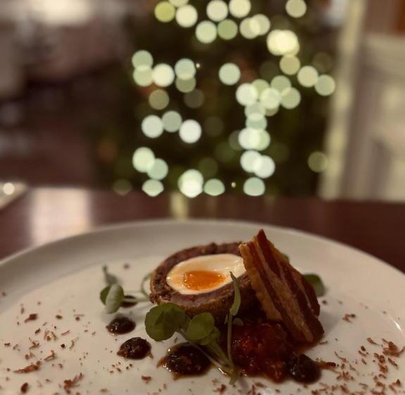 Хостел The Wheatsheaf Pub, Kitchen & Rooms