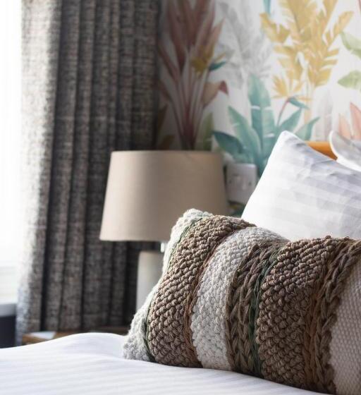 Хостел The Wheatsheaf Pub, Kitchen & Rooms