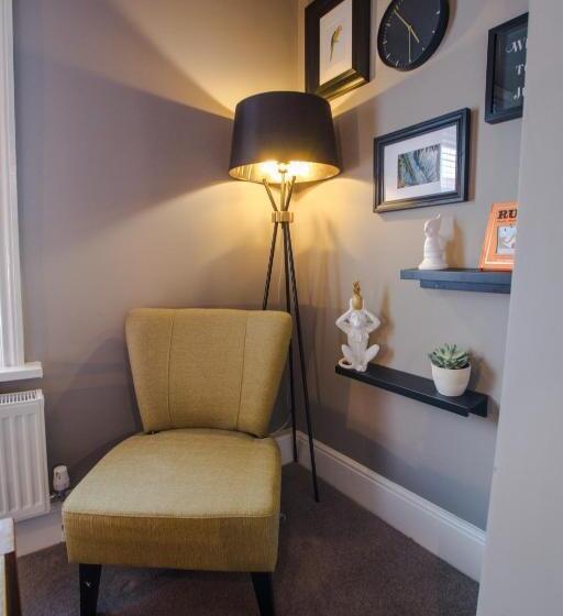 Хостел The Wheatsheaf Pub, Kitchen & Rooms