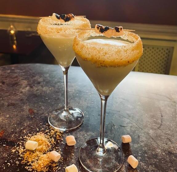 Хостел The Wheatsheaf Pub, Kitchen & Rooms