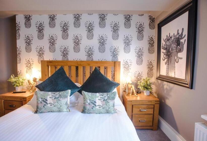 Хостел The Wheatsheaf Pub, Kitchen & Rooms