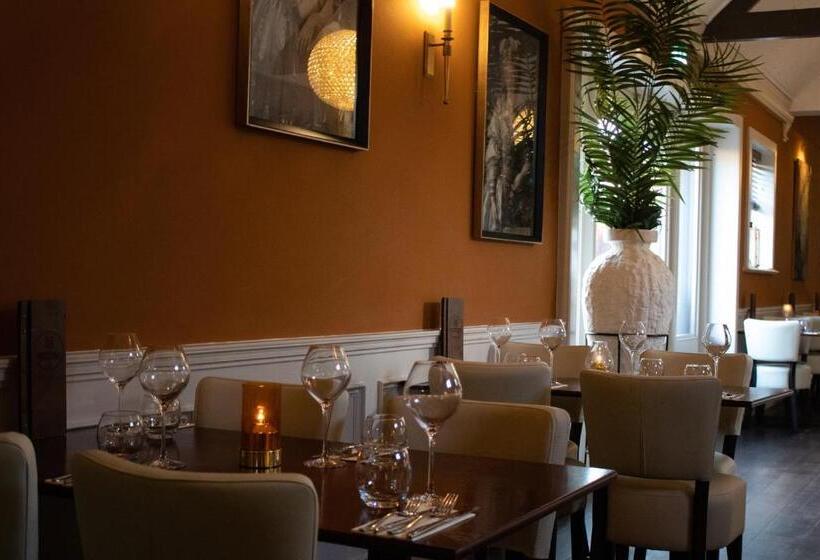 Хостел The Wheatsheaf Pub, Kitchen & Rooms