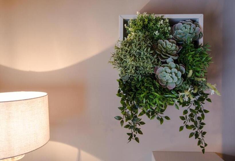 Хостел The Wheatsheaf Pub, Kitchen & Rooms