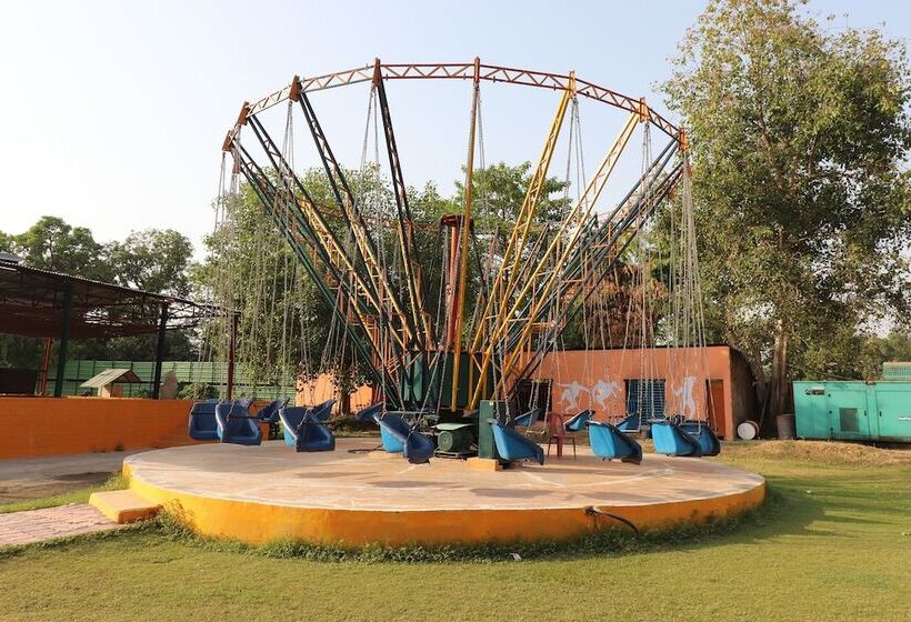 Отель Aamrapaali Water Park By Oyo Rooms