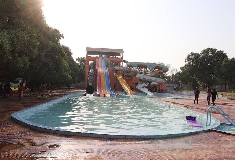 Отель Aamrapaali Water Park By Oyo Rooms