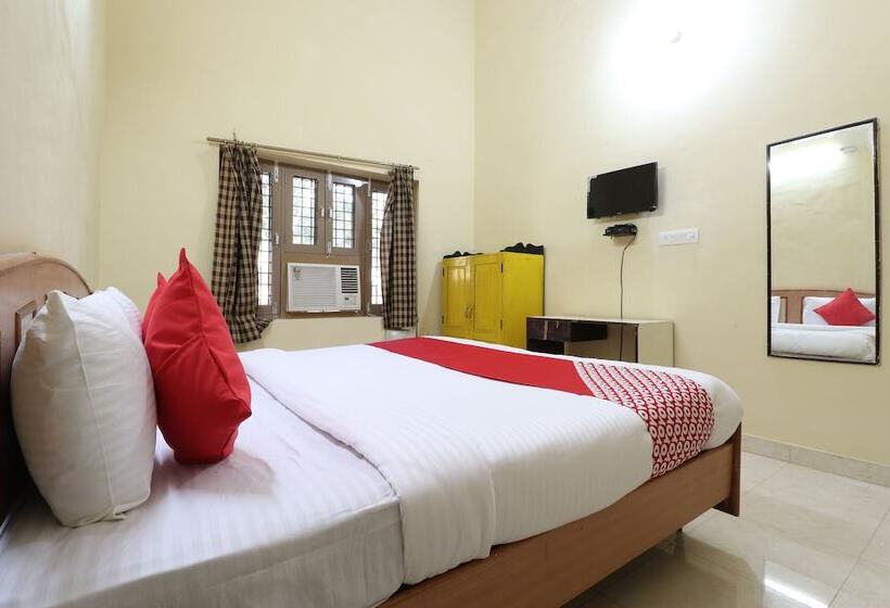 Отель Aamrapaali Water Park By Oyo Rooms