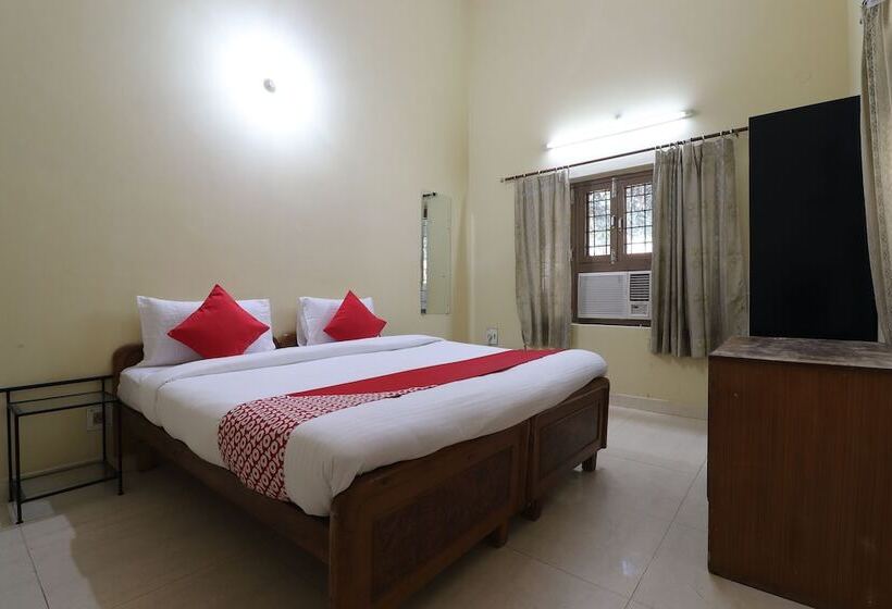 Отель Aamrapaali Water Park By Oyo Rooms