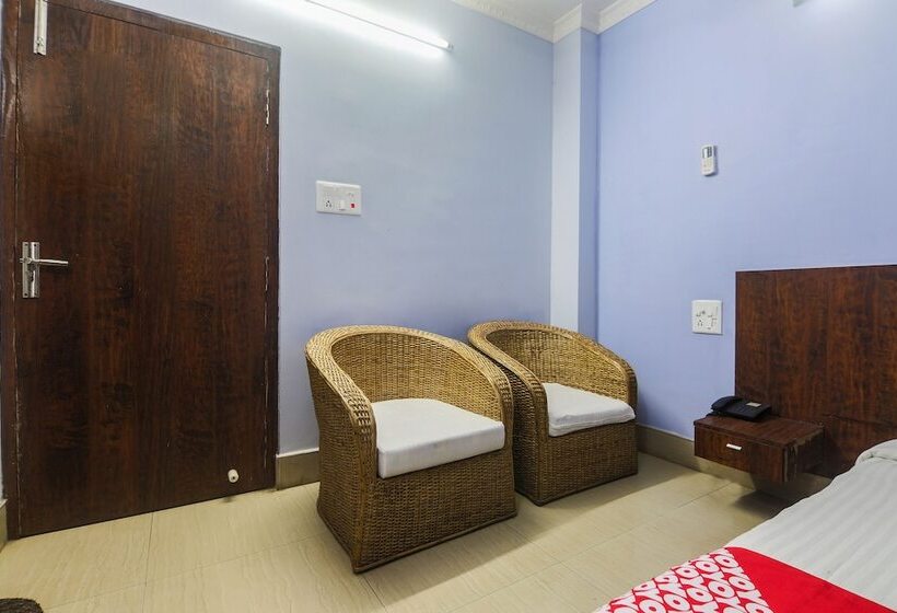 فندق Am Palace By Oyo Rooms