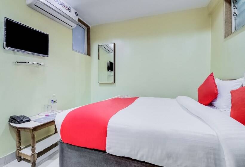 בית מלון כפרי Amrut Executive By Oyo Rooms