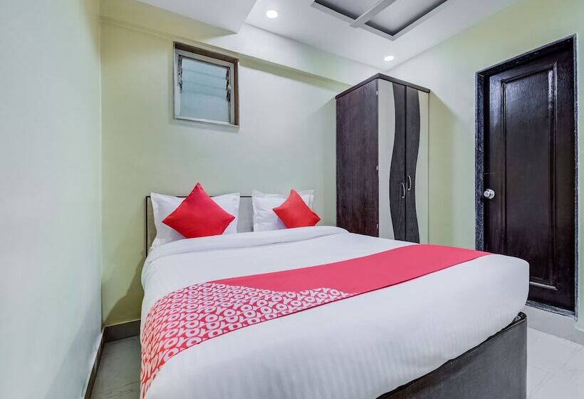 בית מלון כפרי Amrut Executive By Oyo Rooms