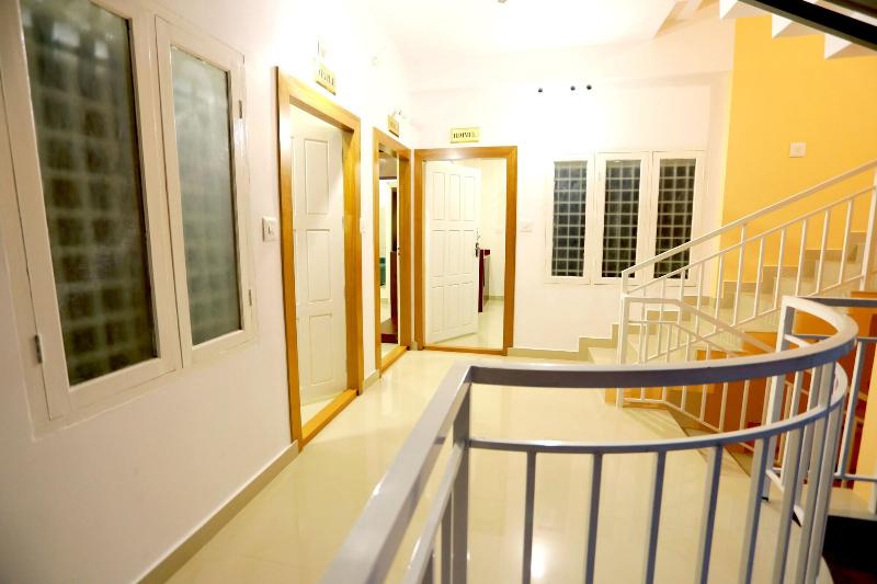 فندق Base9 Airport