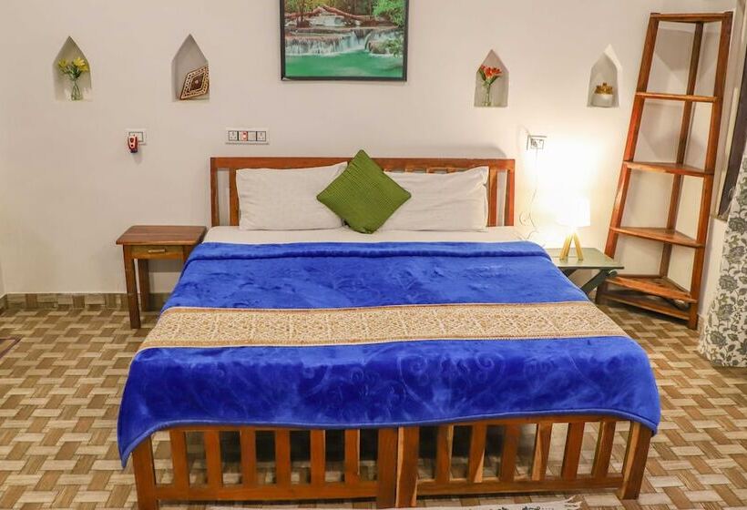 فندق Sariska Farms & Adventure