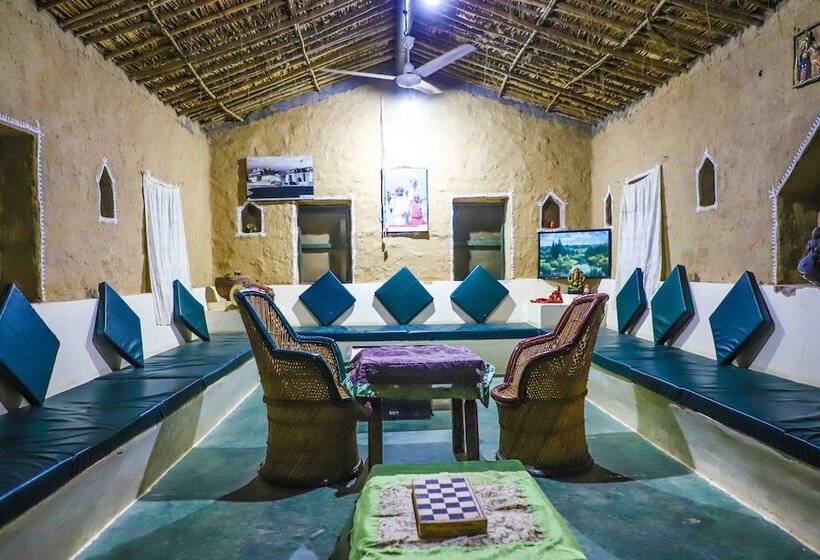 فندق Sariska Farms & Adventure