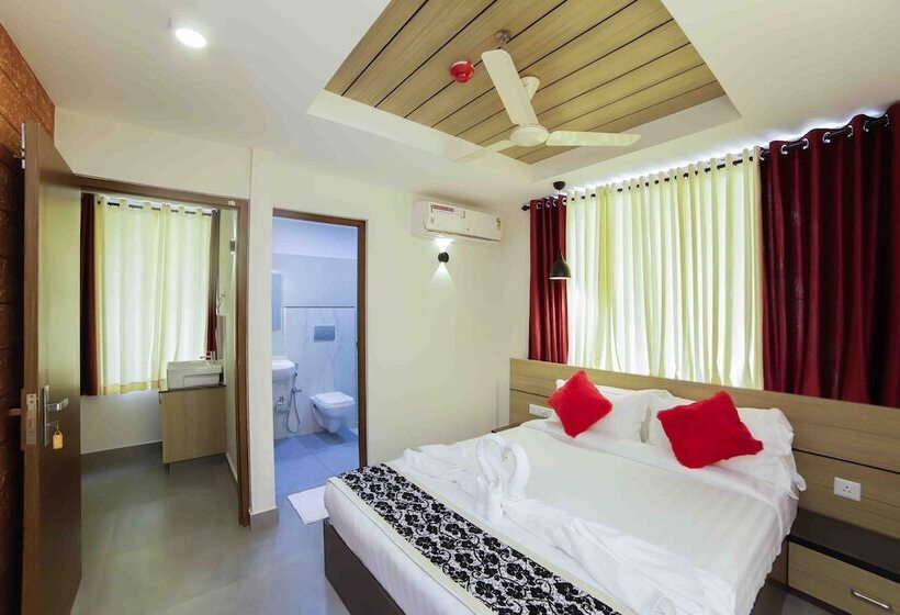 호텔 Bhavanam Regency