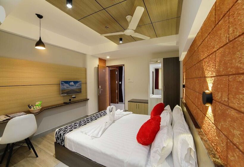 호텔 Bhavanam Regency