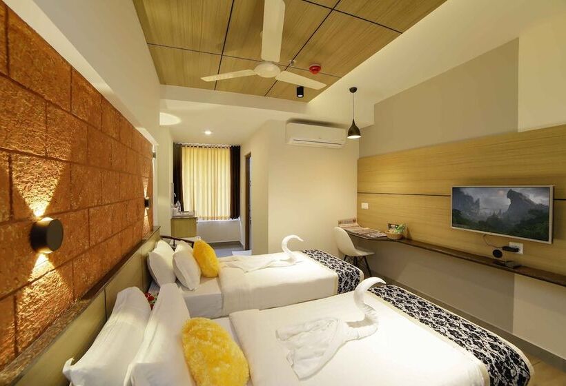 호텔 Bhavanam Regency