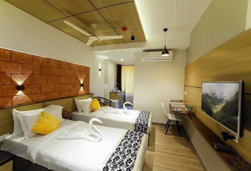 호텔 Bhavanam Regency