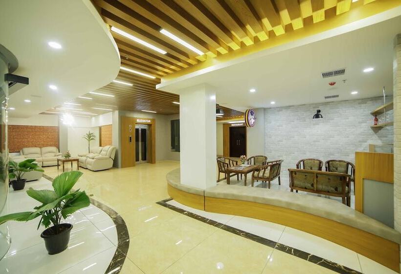 호텔 Bhavanam Regency