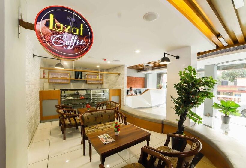 호텔 Bhavanam Regency