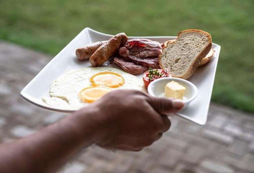 בית מלון כפרי Bukit Pool Suites