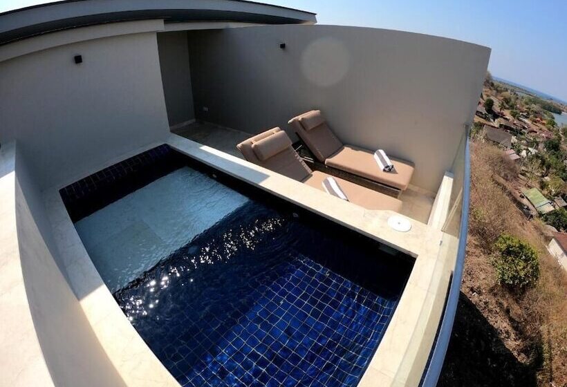 בית מלון כפרי Bukit Pool Suites