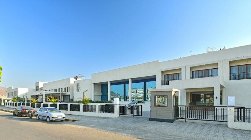 فندق Club One  Virar