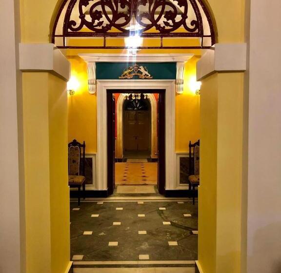 Отель Cossimbazar Palace Of The Roys