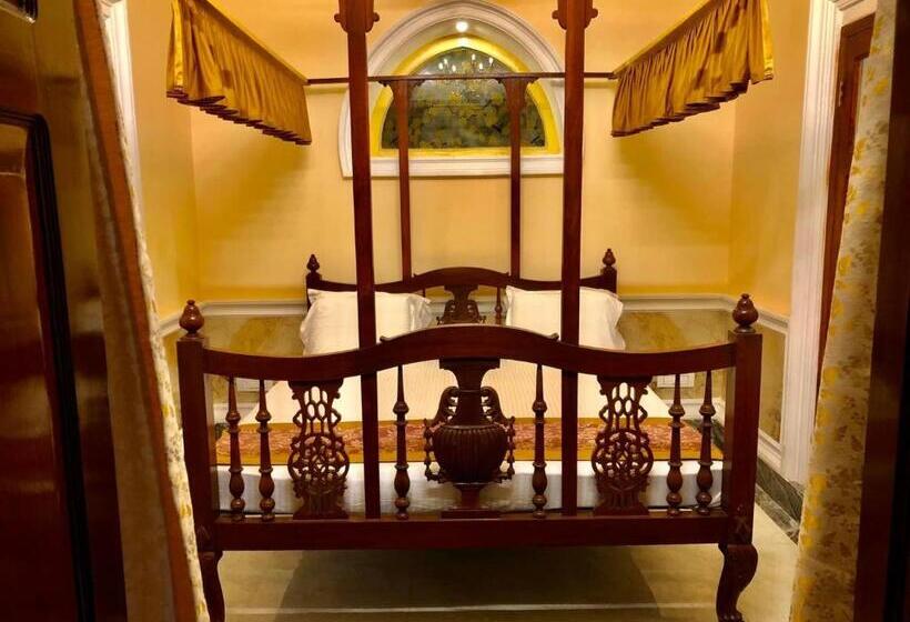 בית מלון כפרי Cossimbazar Palace Of The Roys