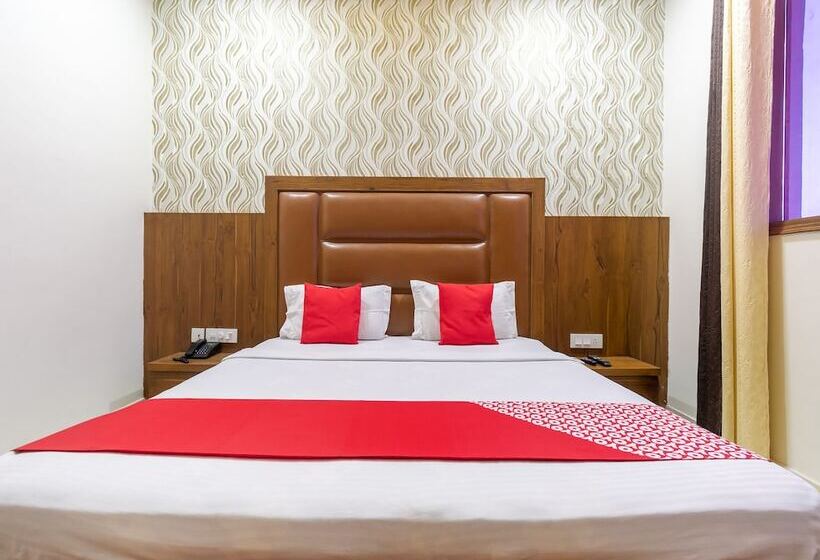 호텔 Crown By Oyo Rooms