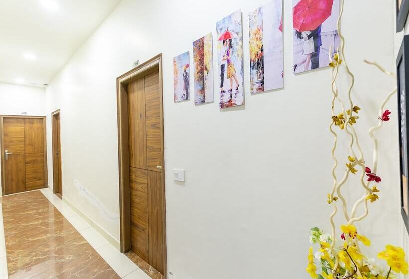 호텔 Crown By Oyo Rooms