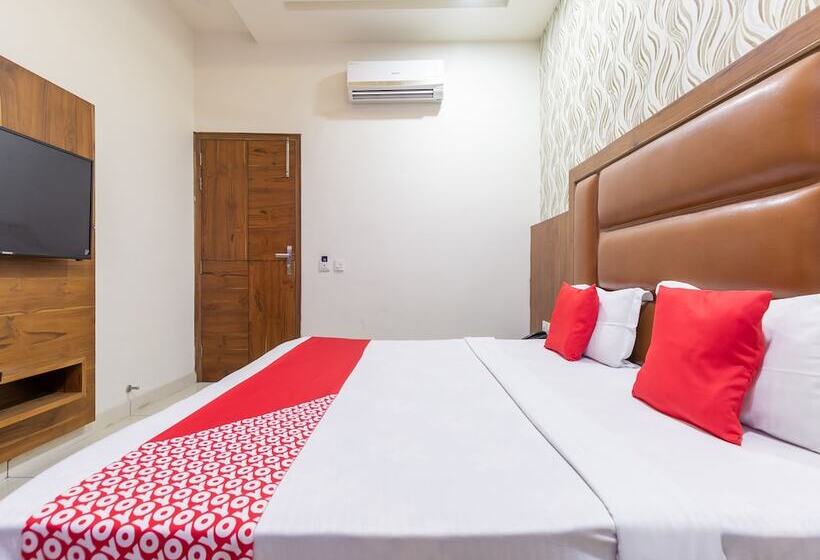 호텔 Crown By Oyo Rooms