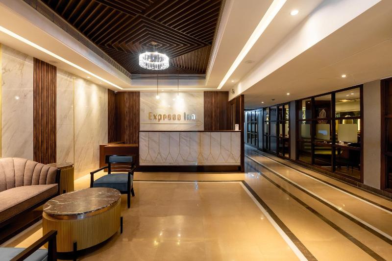 בית מלון כפרי Freesia By Express Inn
