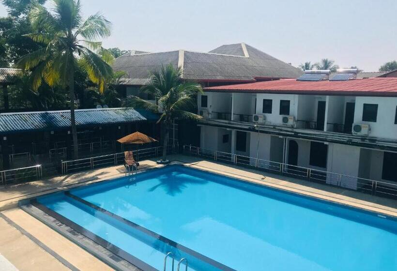 Отель G.m.t.sorabora Village