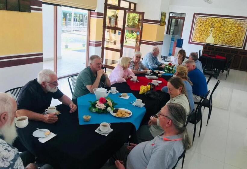 Отель G.m.t.sorabora Village