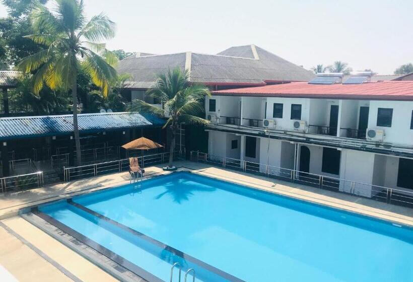 Отель G.m.t.sorabora Village