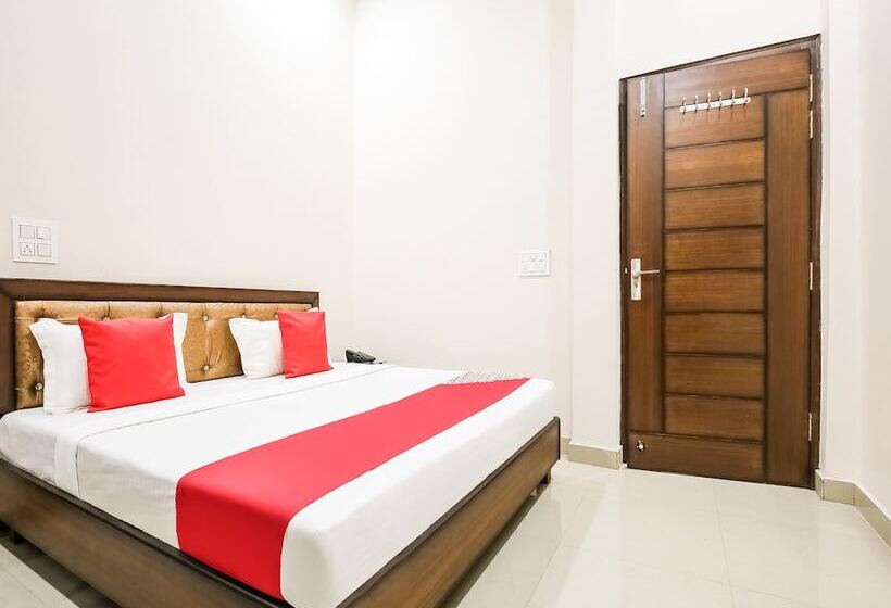 Отель Goldenland By Oyo Rooms