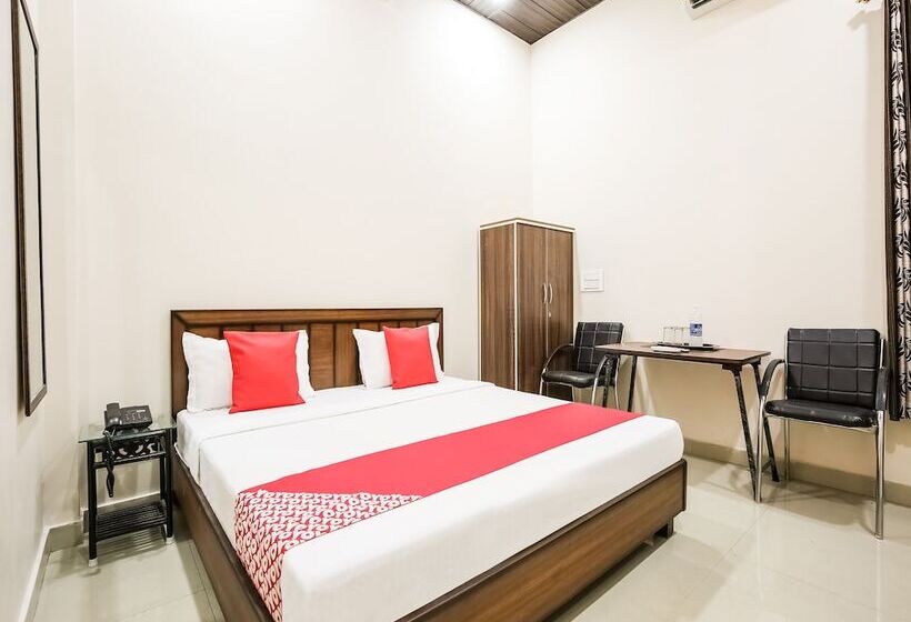 Отель Goldenland By Oyo Rooms