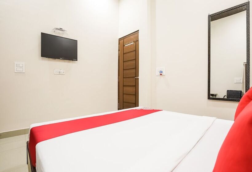 Отель Goldenland By Oyo Rooms