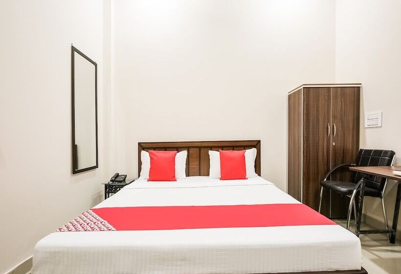 Отель Goldenland By Oyo Rooms