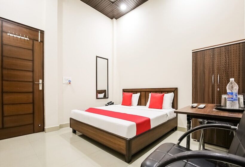 Отель Goldenland By Oyo Rooms